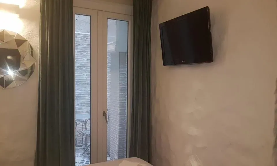 Photo 6 of 10, Room Del Giglio