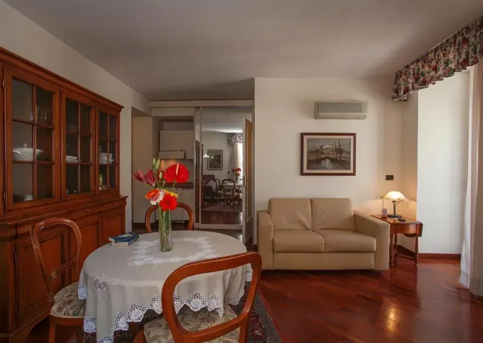 Photo 8 of 10, Zodiacus Residence
