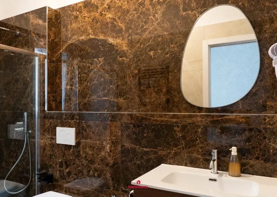 Photo 7 of 10, Barirooms - Cardassi Suites