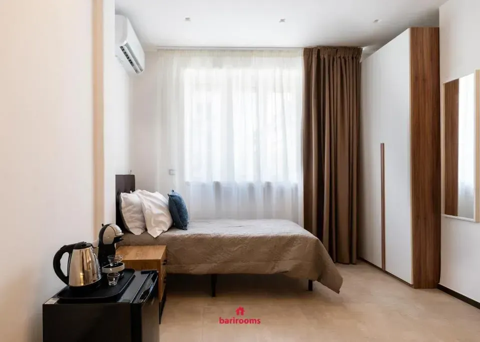 Photo 4 of 10, Barirooms - Urban 163