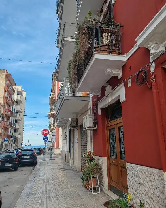 Photo 5 of 10, GuestHost - Madame Bari fully equipped apartment
