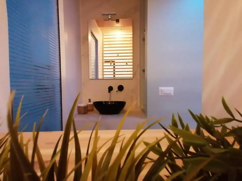 Photo 3 of 10, Hello Gorgeous Suite Bari
