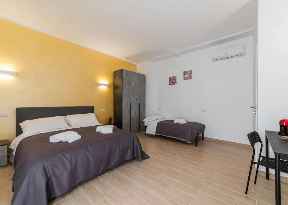 Photo 3 of 10, Al Teatro Rooms