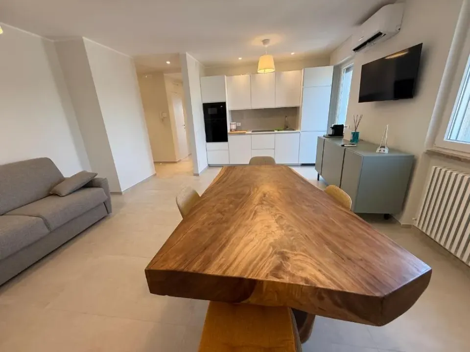 Photo 7 of 10, Sunset Luxury Home