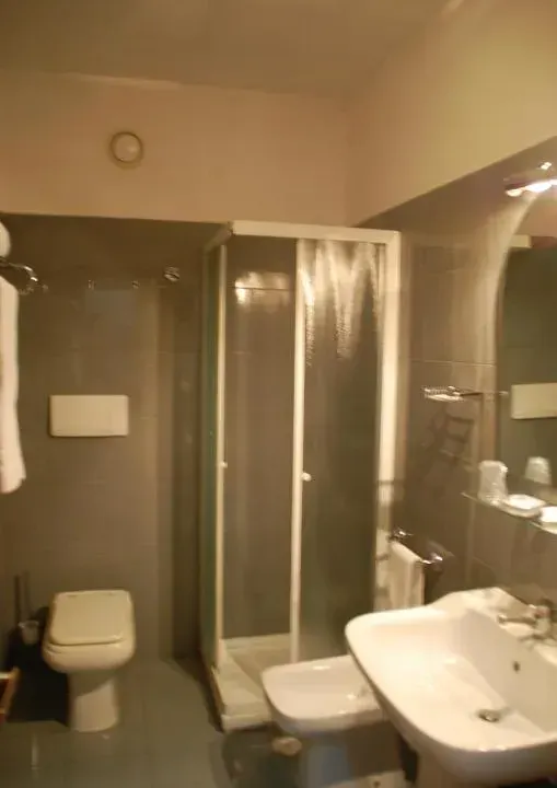 Photo 3 of 10, Campus Hotel