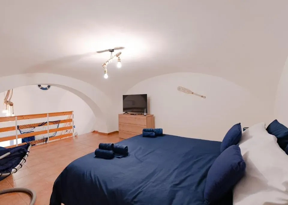 Photo 7 of 10, Blue Angel Oak - Apartment