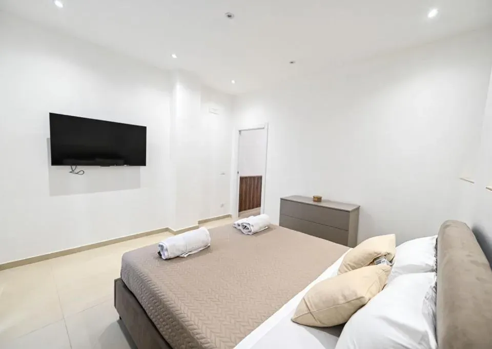 Photo 3 of 7, SeaRose Apartment