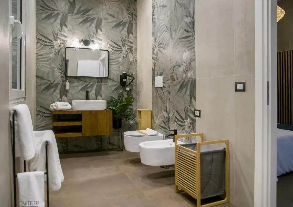 Photo 7 of 10, suite 18 luxury apartments