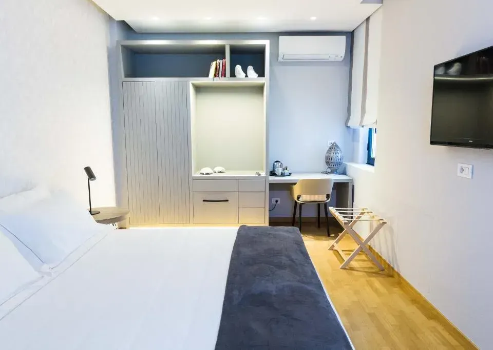 Photo 7 of 10, 200 ROOMS & TERRACE