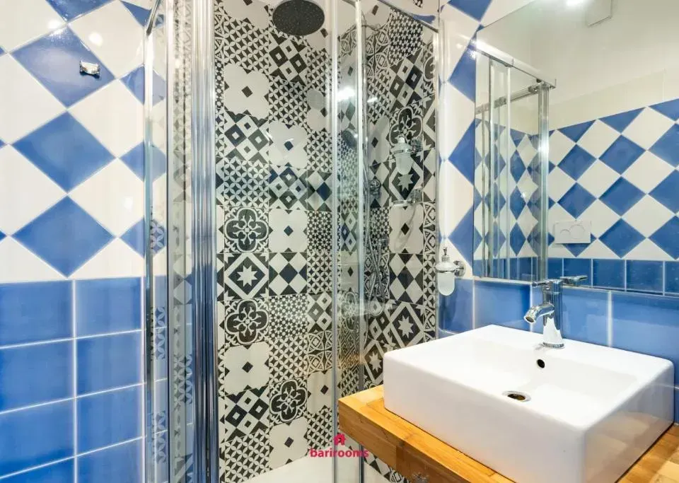 Photo 5 of 10, BARI ROOMS Suite Station
