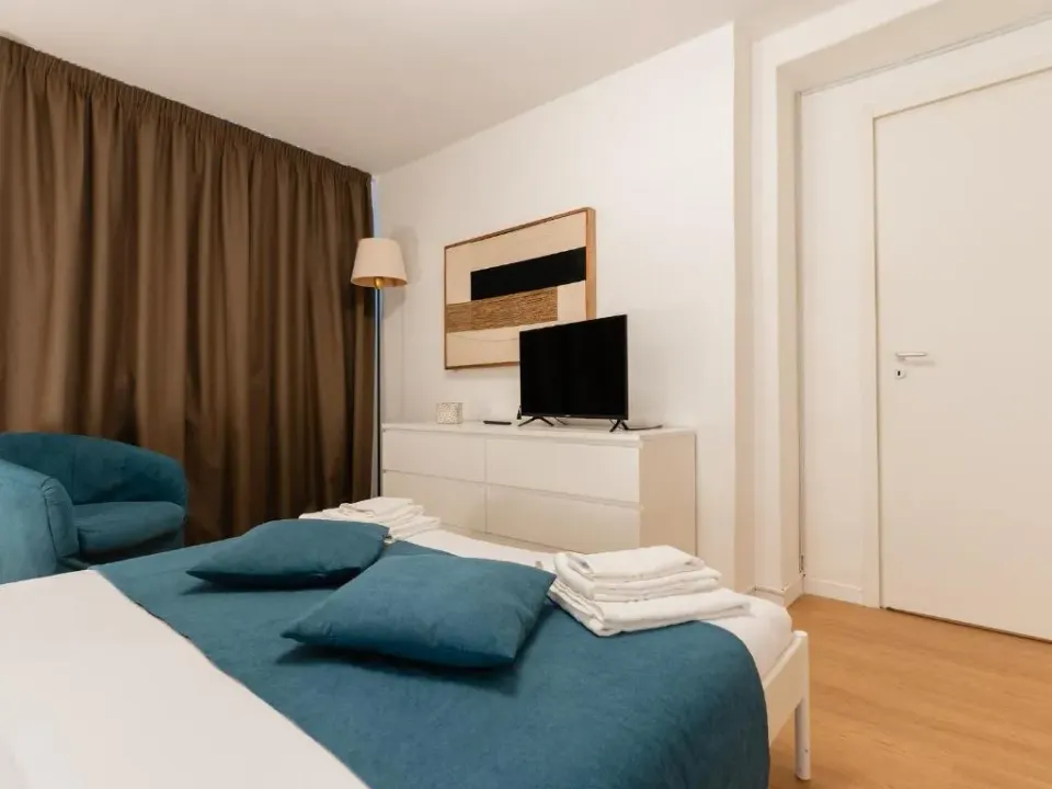 Photo 2 of 10, Mica Home Sparano