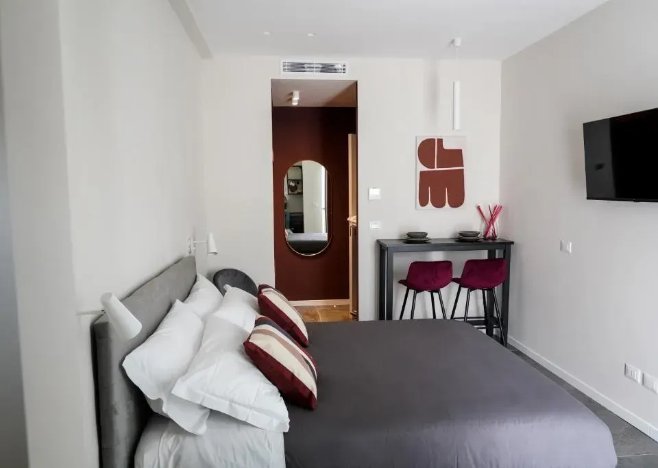 Photo 5 of 10, Morris Rooms