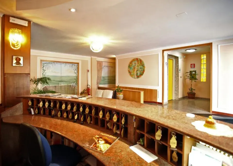 Photo 1 of 10, Hotel Cristal