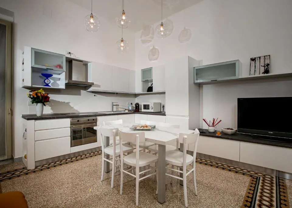 Photo 4 of 10, Abate Luxury Interno 3