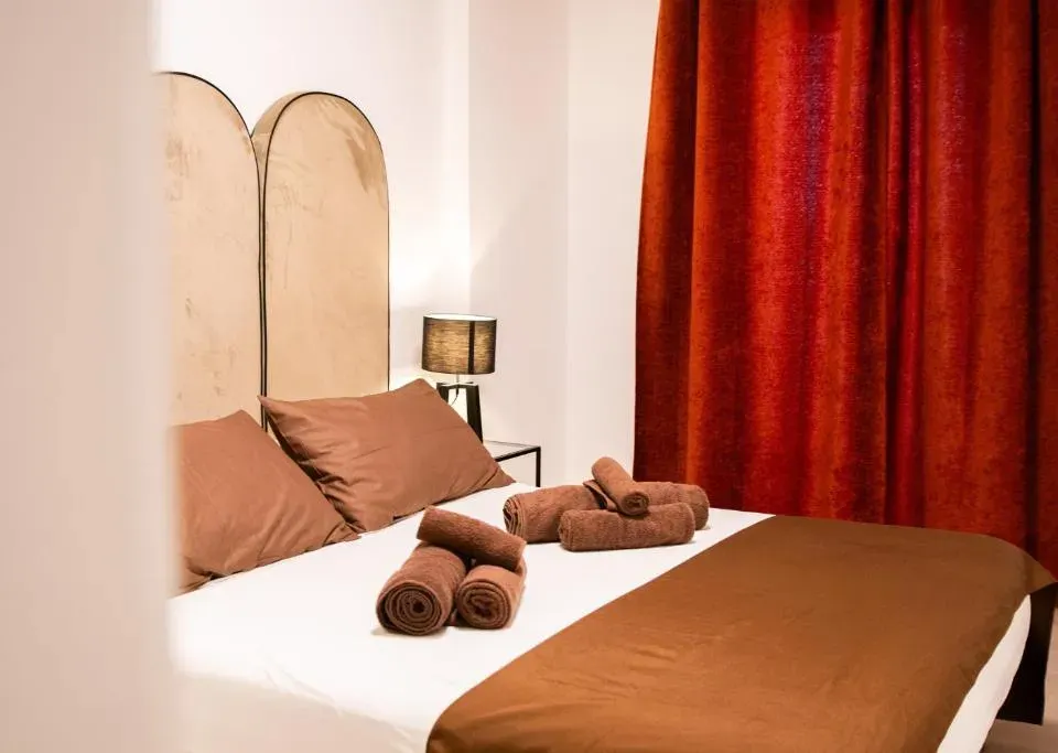 Photo 2 of 10, Marisabella Suite 6 - 8 - 12