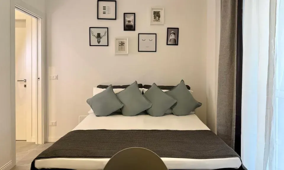 Photo 7 of 10, LAUS ANDREA DA BARI Luxury Design Apartment 1