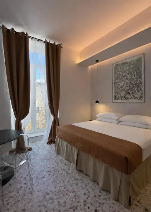 Photo 2 of 10, Bari LandLord 15