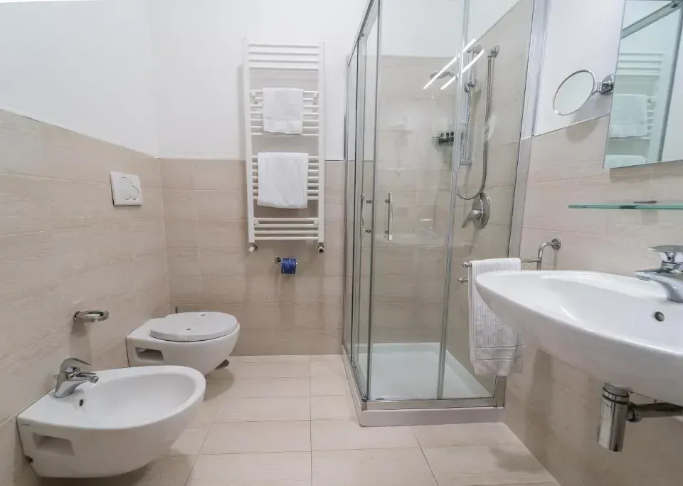 Photo 3 of 10, Hotel Majesty Bari