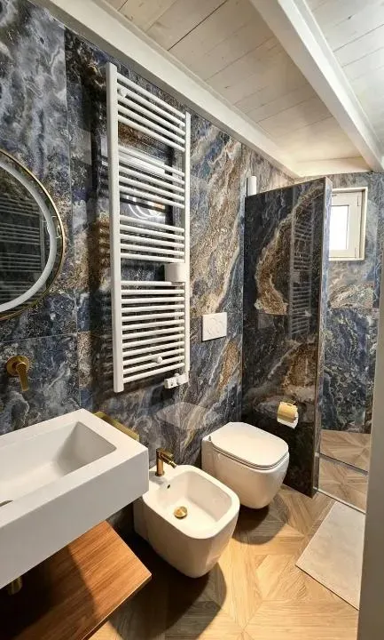 Photo 7 of 10, White House luxury