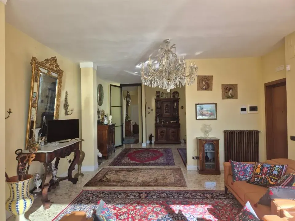 Photo 4 of 10, Confortevole
