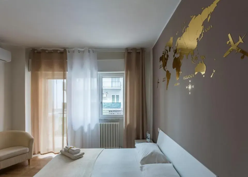 Photo 7 of 10, H49
