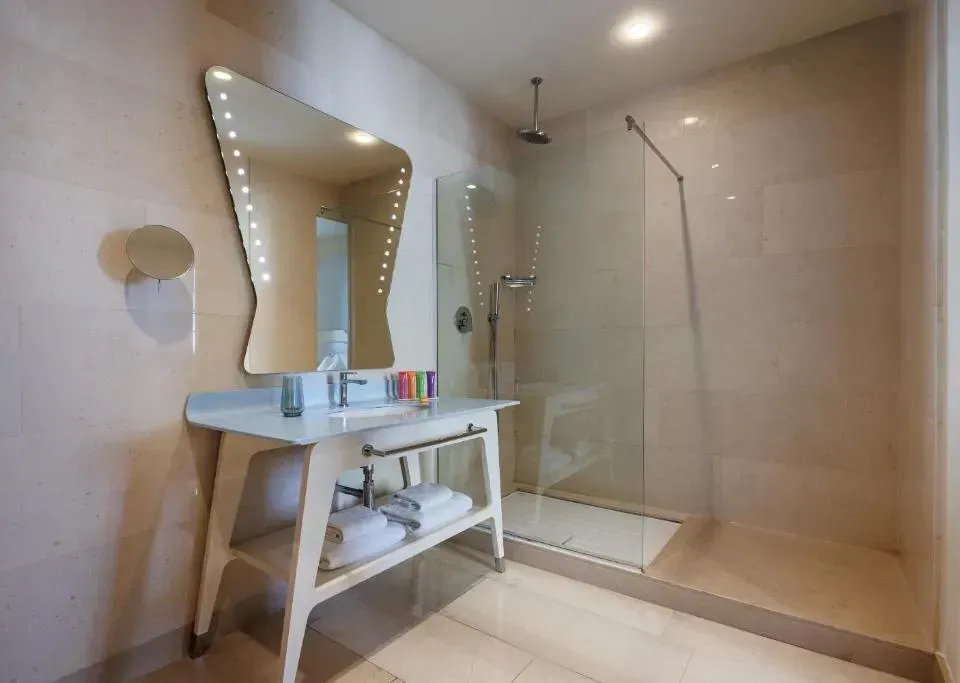 Photo 4 of 10, JR Hotels Bari Grande Albergo delle Nazioni