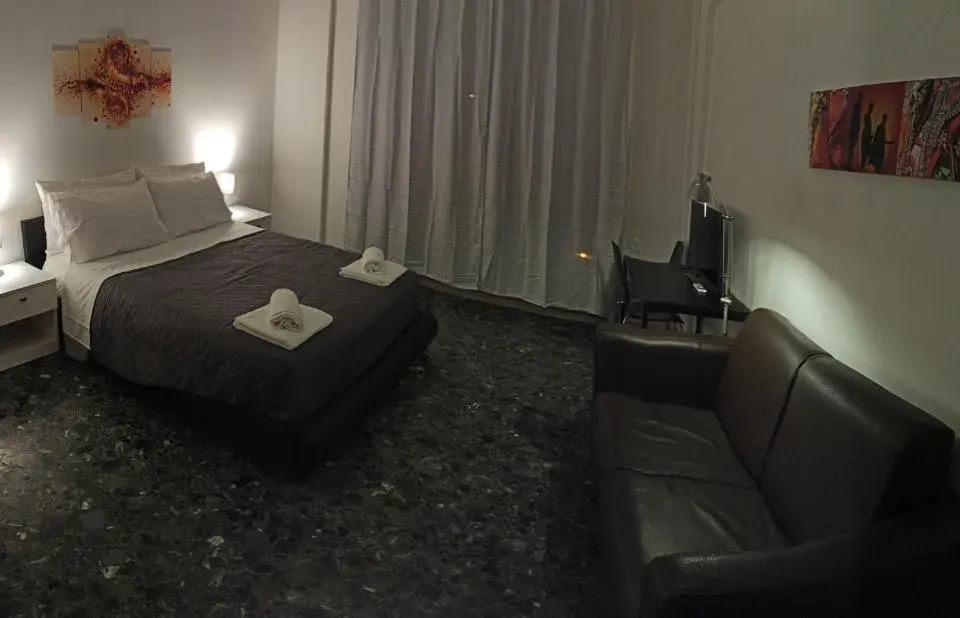 Photo 9 of 10, Cavour 133