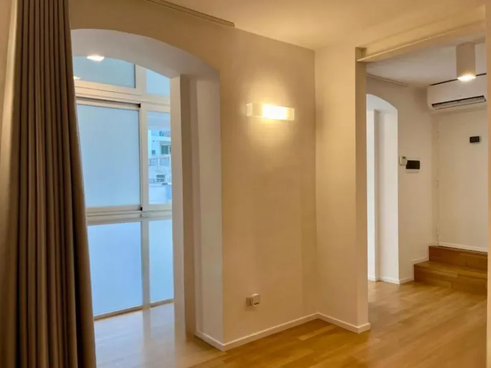 Photo 9 of 10, Loft House Bari