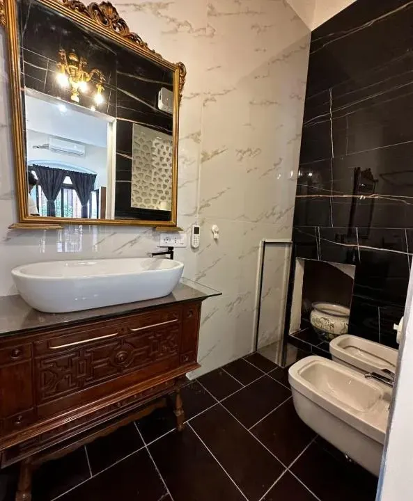Photo 9 of 10, Guiscardo Suites