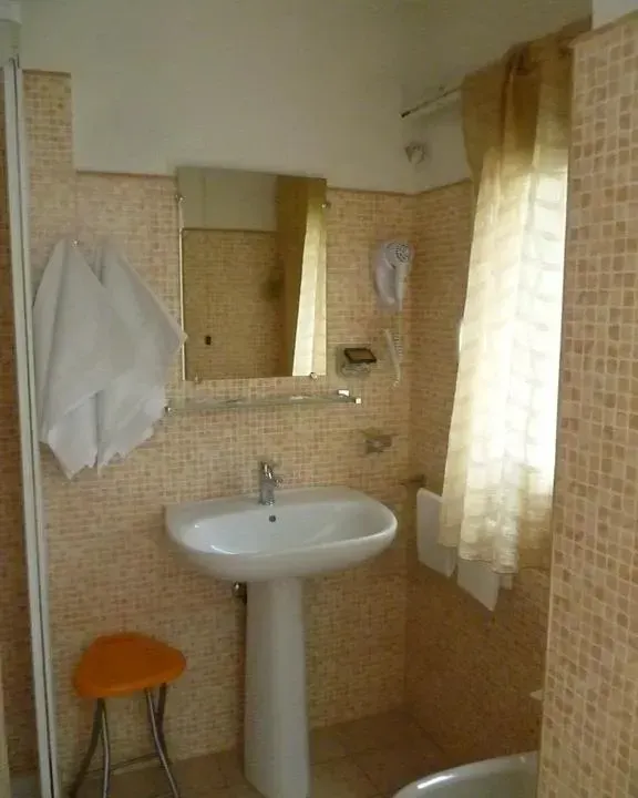 Photo 6 of 10, Hotel Pensione Romeo