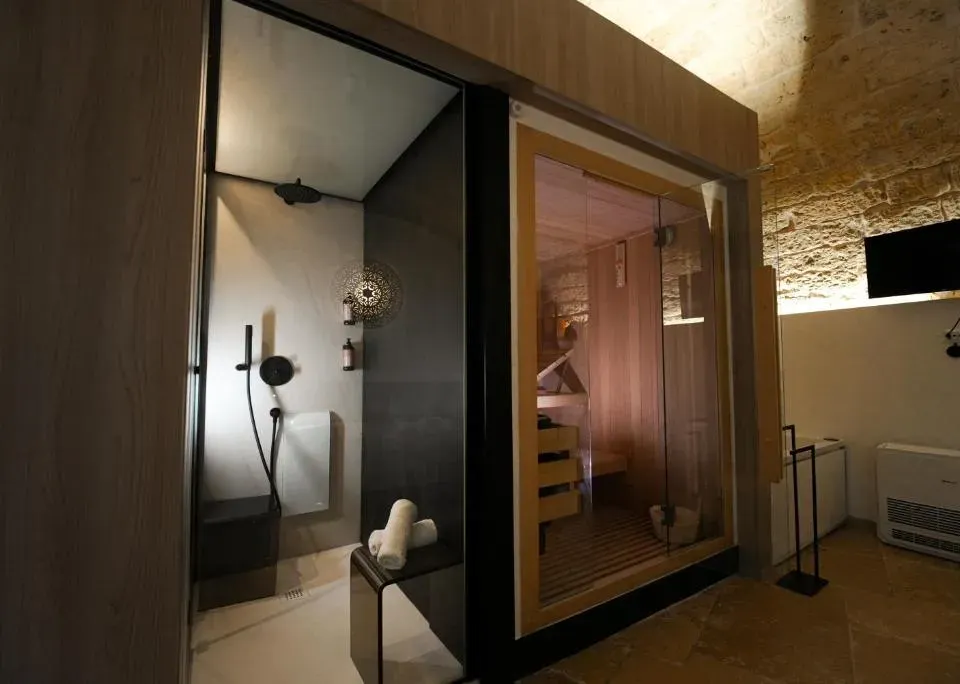 Photo 8 of 10, Myra Bari Bed & Spa