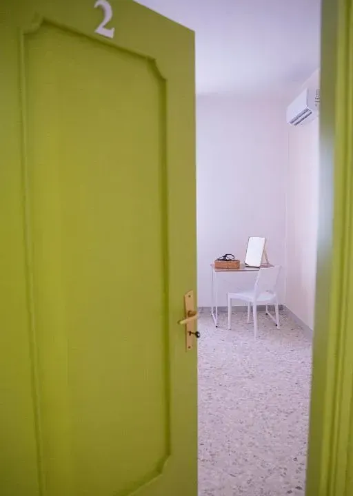 Photo 10 of 10, Green rooms