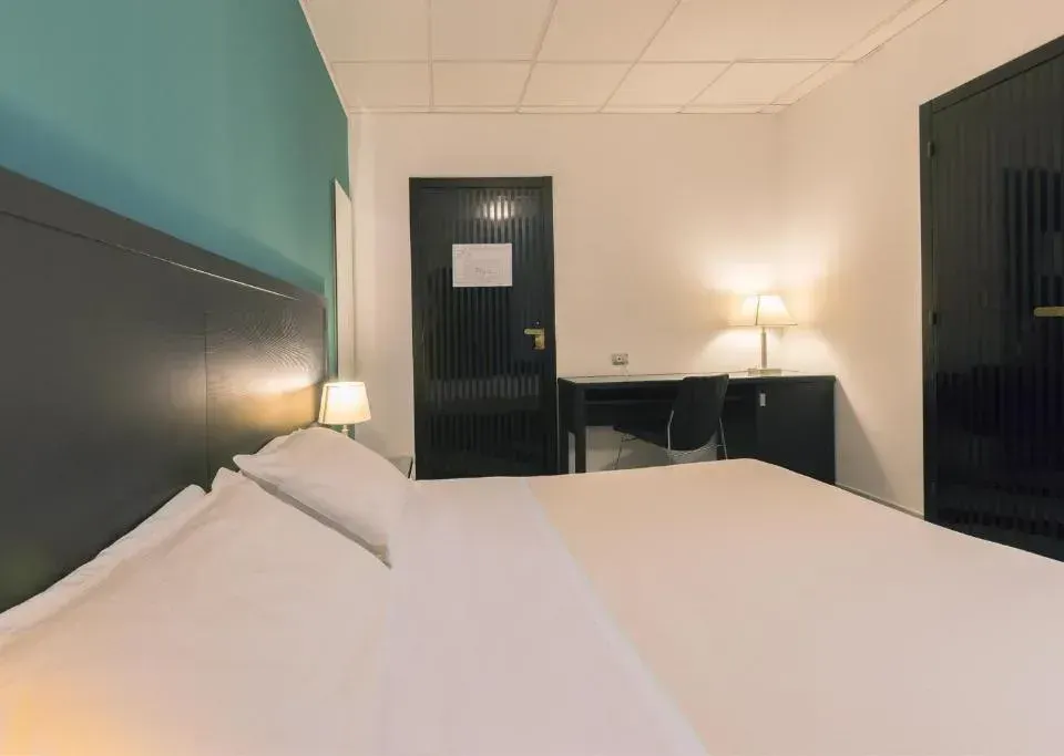 Photo 4 of 10, Executive Business Hotel