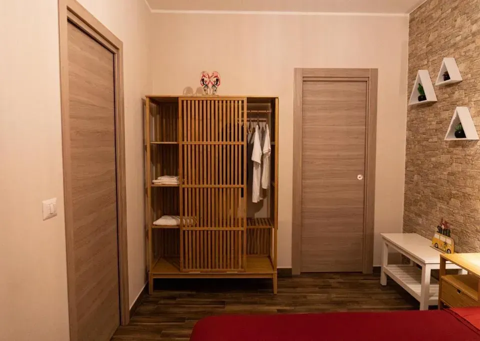 Photo 4 of 10, Tizzy Apartment & Rooms