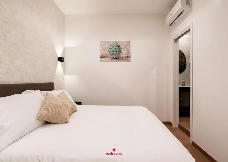 Photo 5 of 10, Opera Suites