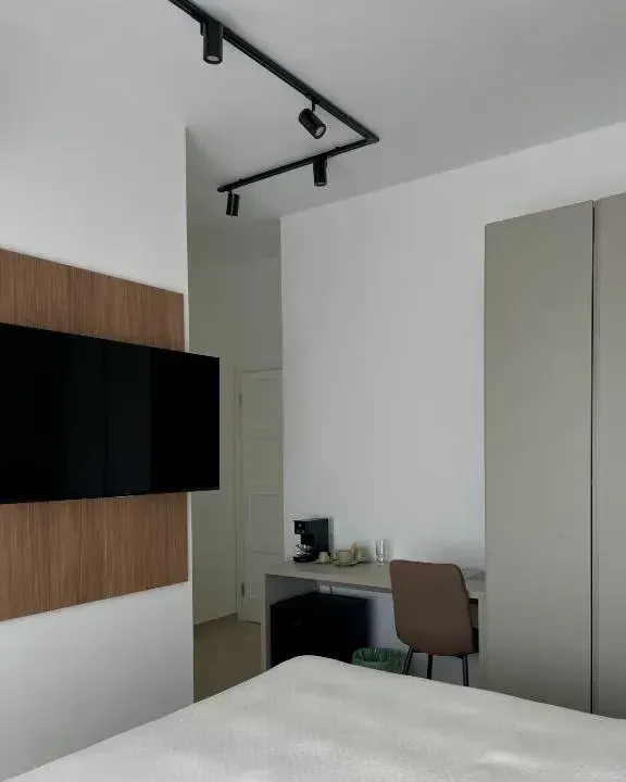 Photo 3 of 10, Moma Urban Stay