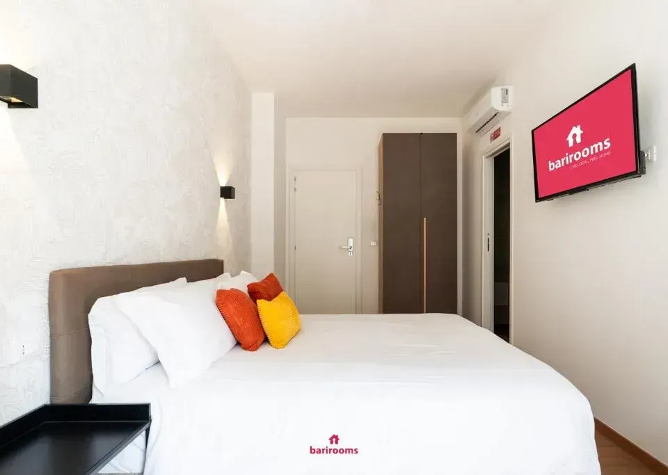 Photo 6 of 10, Opera Suites