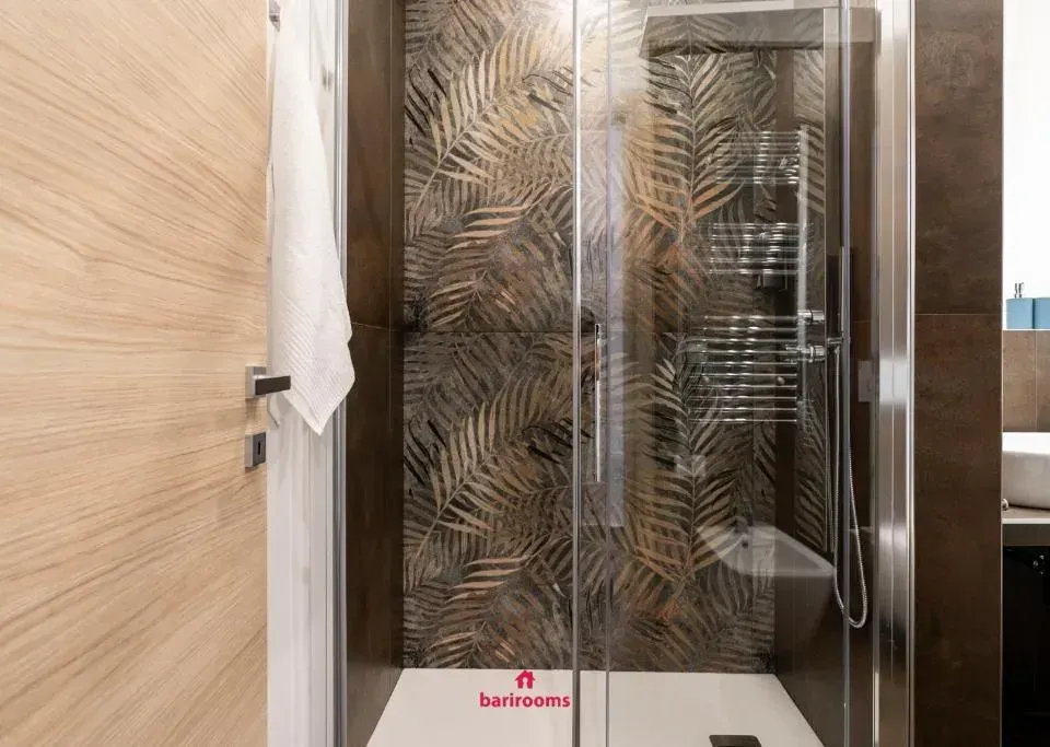 Photo 6 of 10, Barirooms - Urban 163