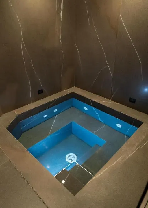 Photo 4 of 10, VS LUXURY SUITE with SPA