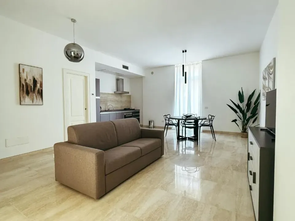 Photo 4 of 10, Room 56 - Suites