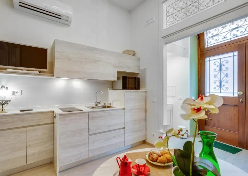 Photo 3 of 10, GuestHost - Madame Bari fully equipped apartment