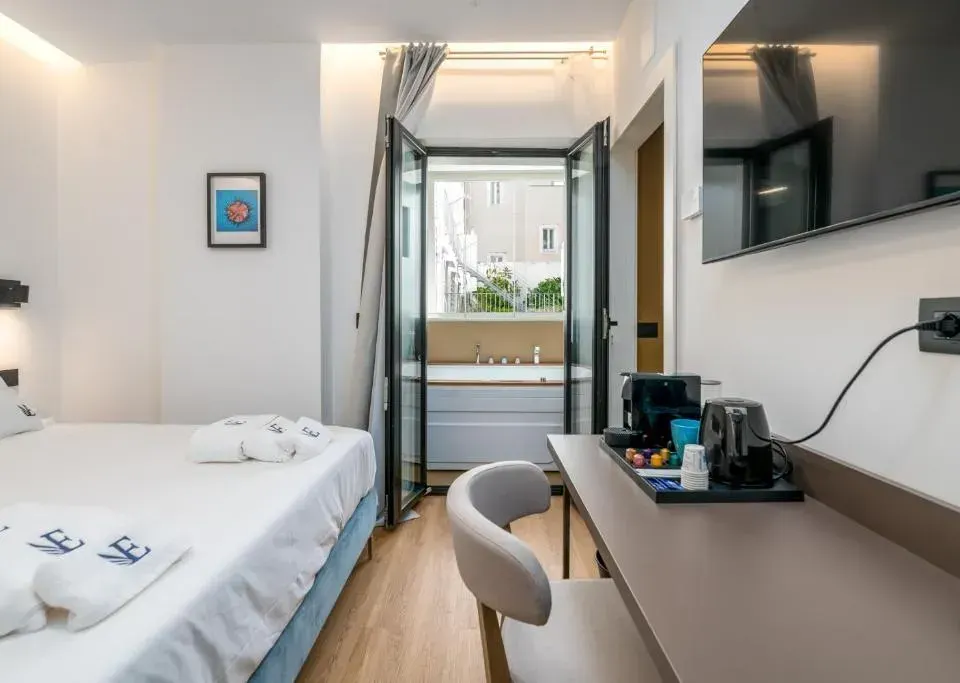 Photo 8 of 10, Ermes Suites & Rooms Bari