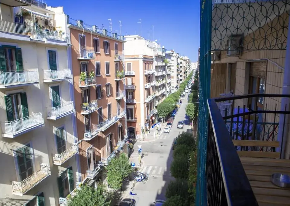 Photo 5 of 10, QUINTO APARTMENTS