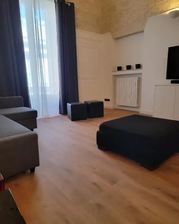 Photo 5 of 10, Central Station Apartment 1
