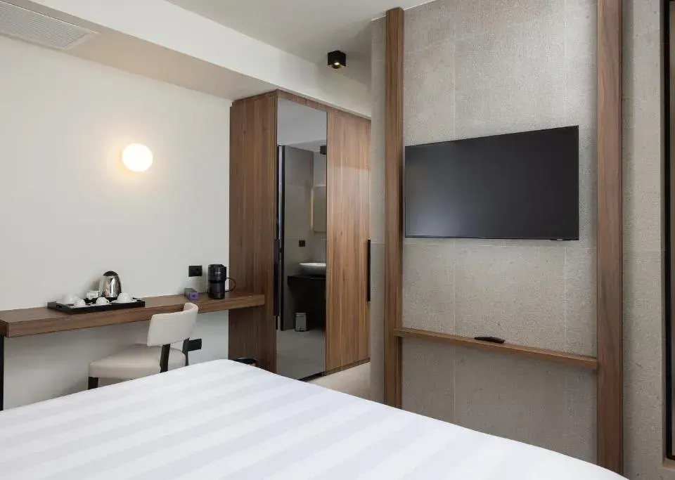 Photo 2 of 10, B21 Lifestyle Hotel