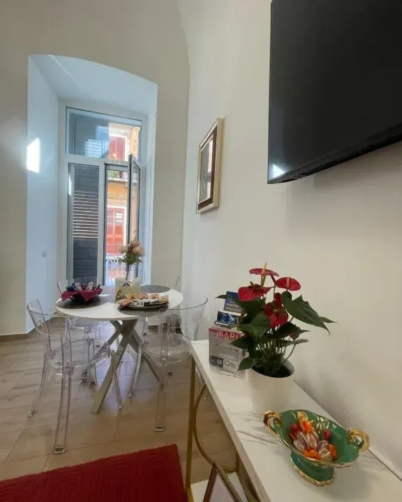 Photo 5 of 10, Margherita Apartment Bari-Napoli, 57