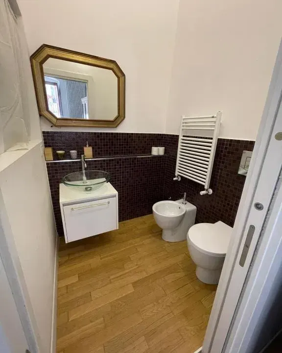 Photo 2 of 10, Guiscardo Suites
