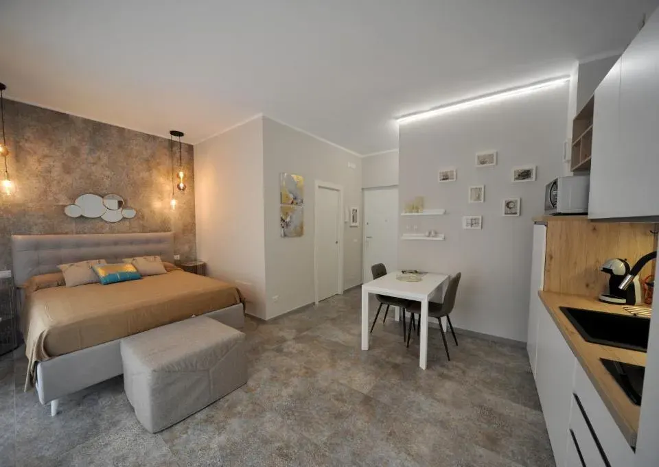 Photo 8 of 10, Suite107