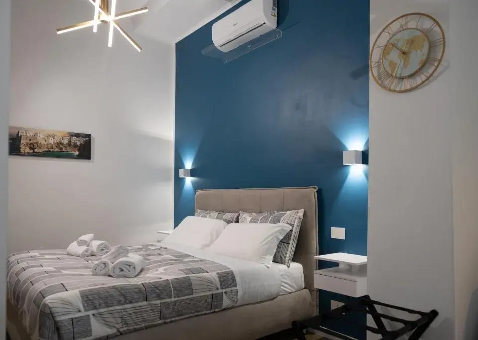 Photo 8 of 10, Dama Suites Bari