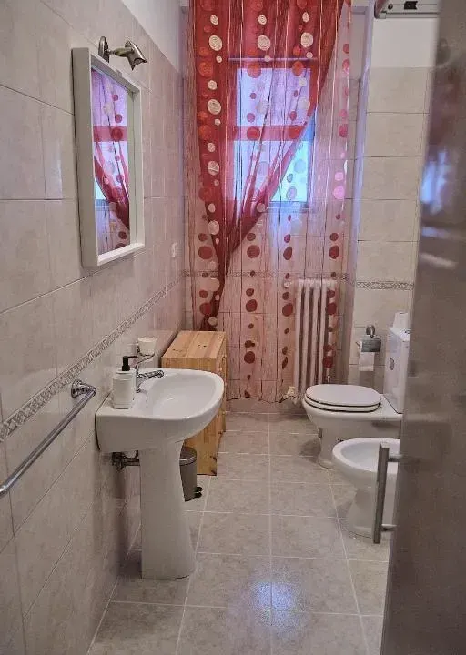 Photo 8 of 10, KAMILA Guest House